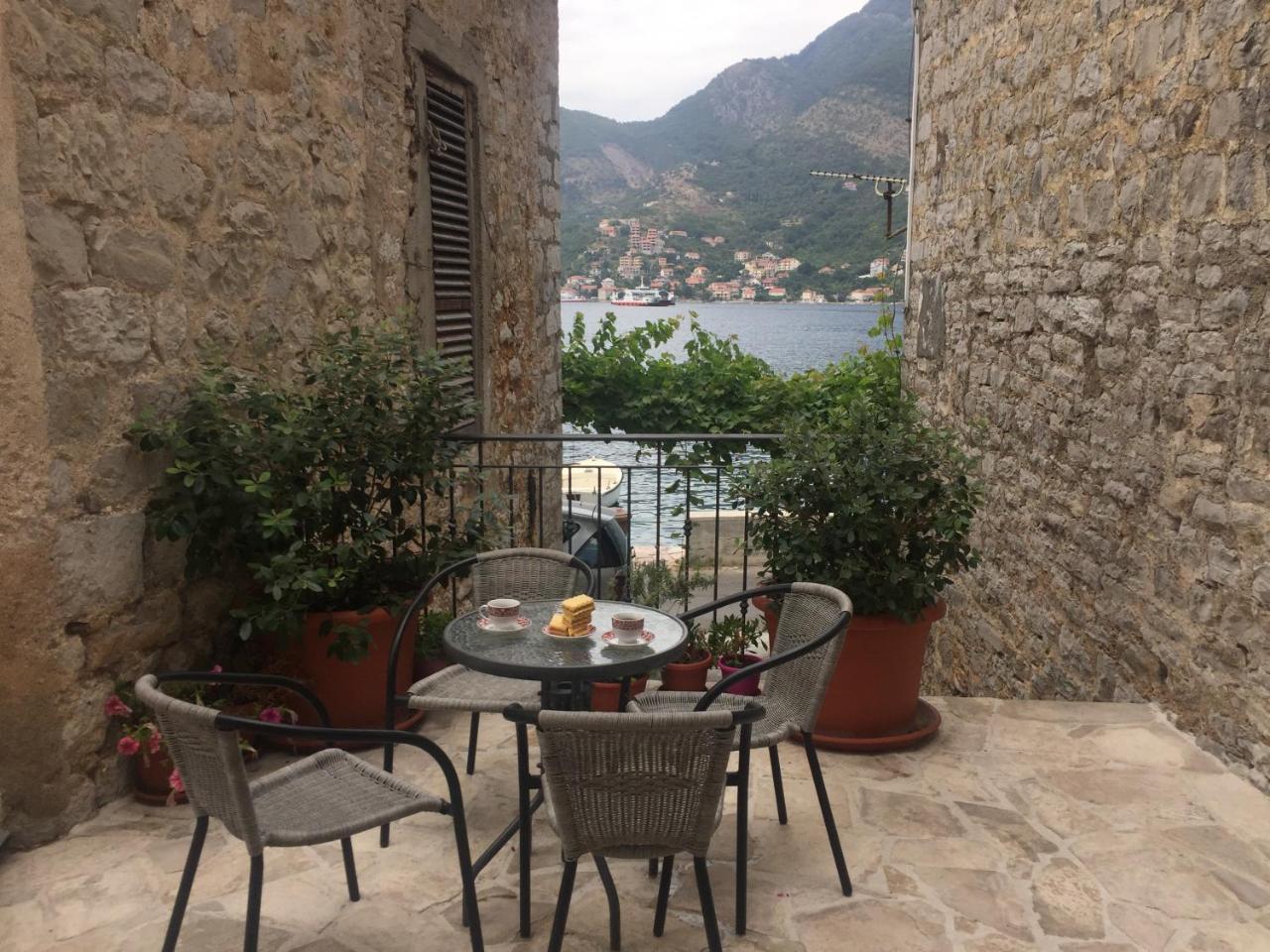 Oldhouse Vucinovic Apartment Tivat Exterior photo